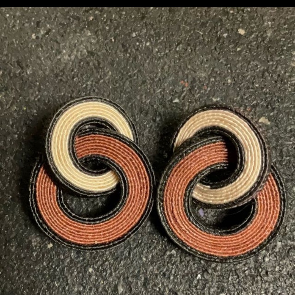 Vintage Circle 90s Black Tan And Brown Earrings